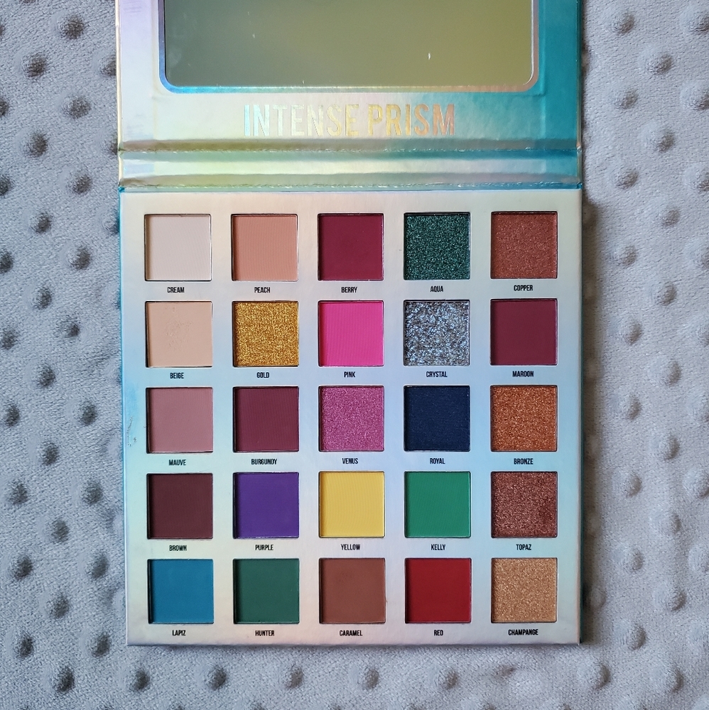 Malibu eyeshadow palette